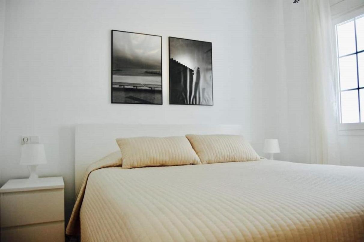 Fantastic 1 Bedroom Apartment In The Centre Of เนร์คา ภายนอก รูปภาพ