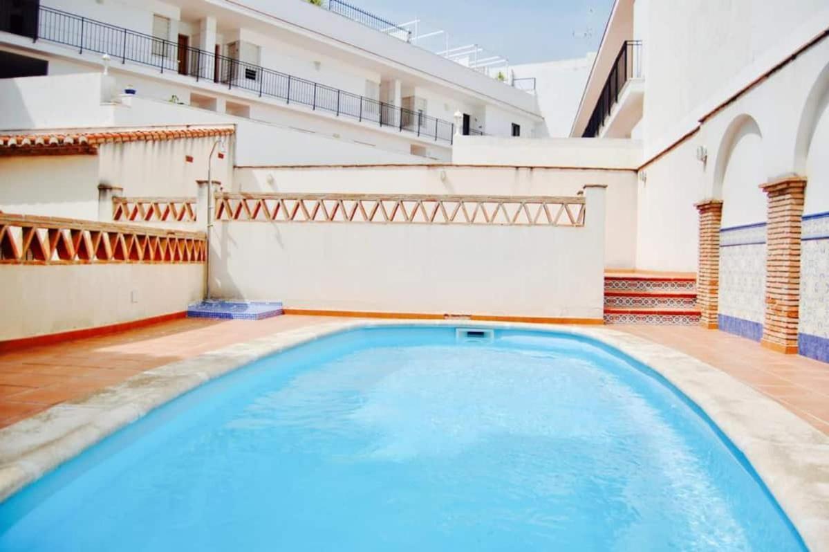 Fantastic 1 Bedroom Apartment In The Centre Of เนร์คา ภายนอก รูปภาพ